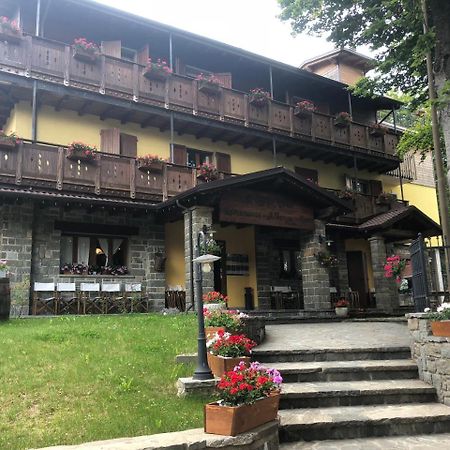Albergo Bertocchi Collagna ภายนอก รูปภาพ