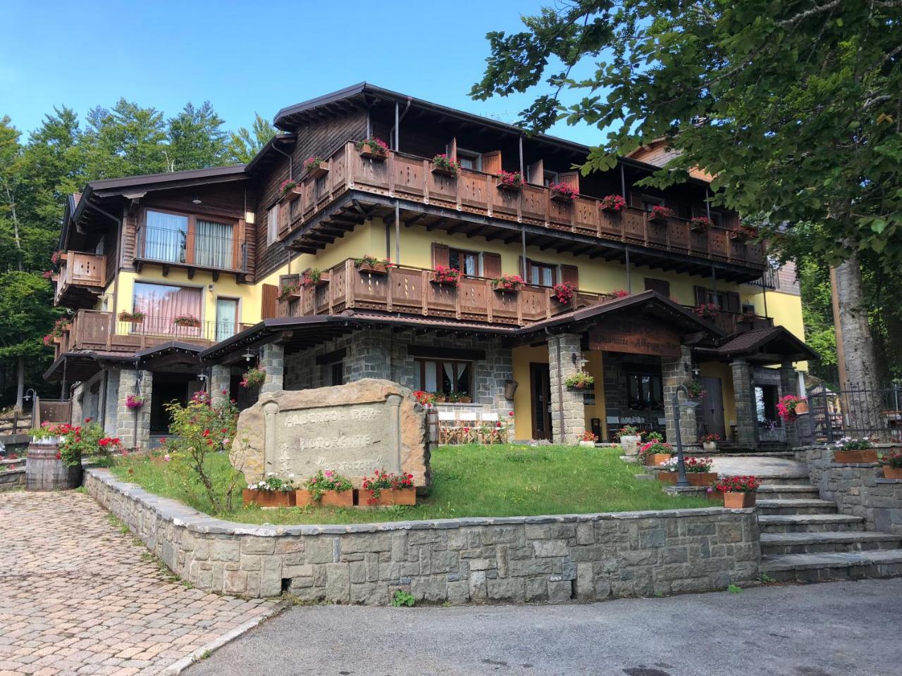 Albergo Bertocchi Collagna ภายนอก รูปภาพ